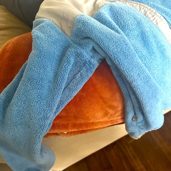 North face jacket XL youth. Gently used . No issues with fabric. - Picture 4 of 4